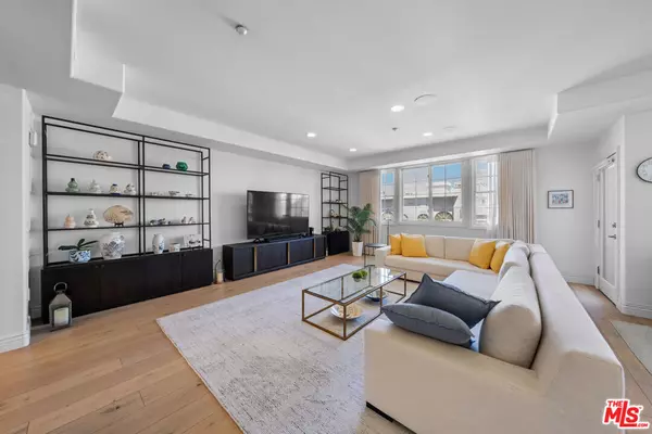 Los Angeles, CA 90048,107 N Swall DR #402