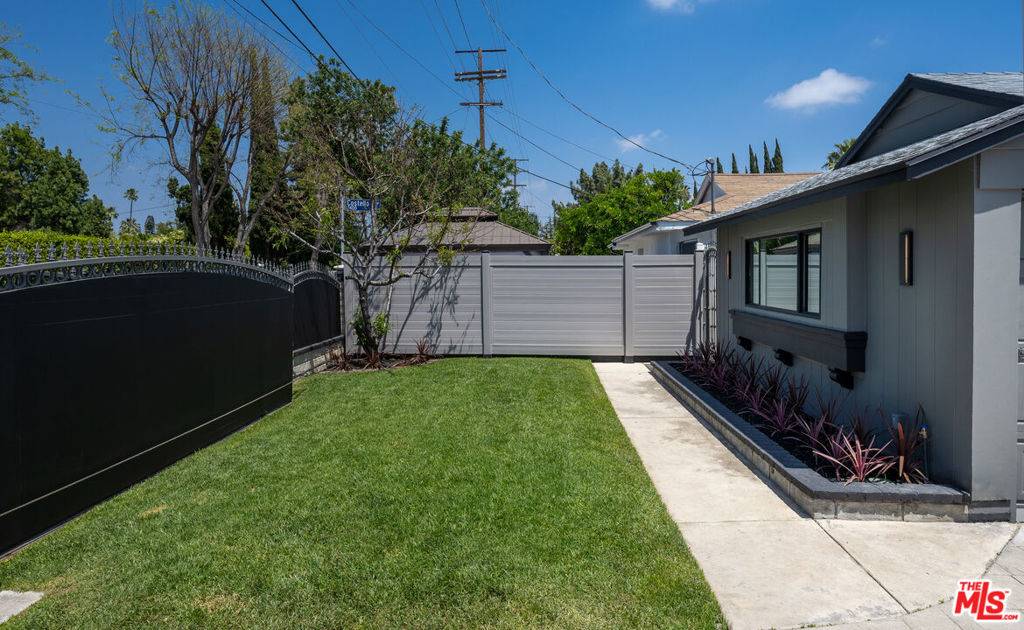 Van Nuys, CA 91405,14012 Valerio ST