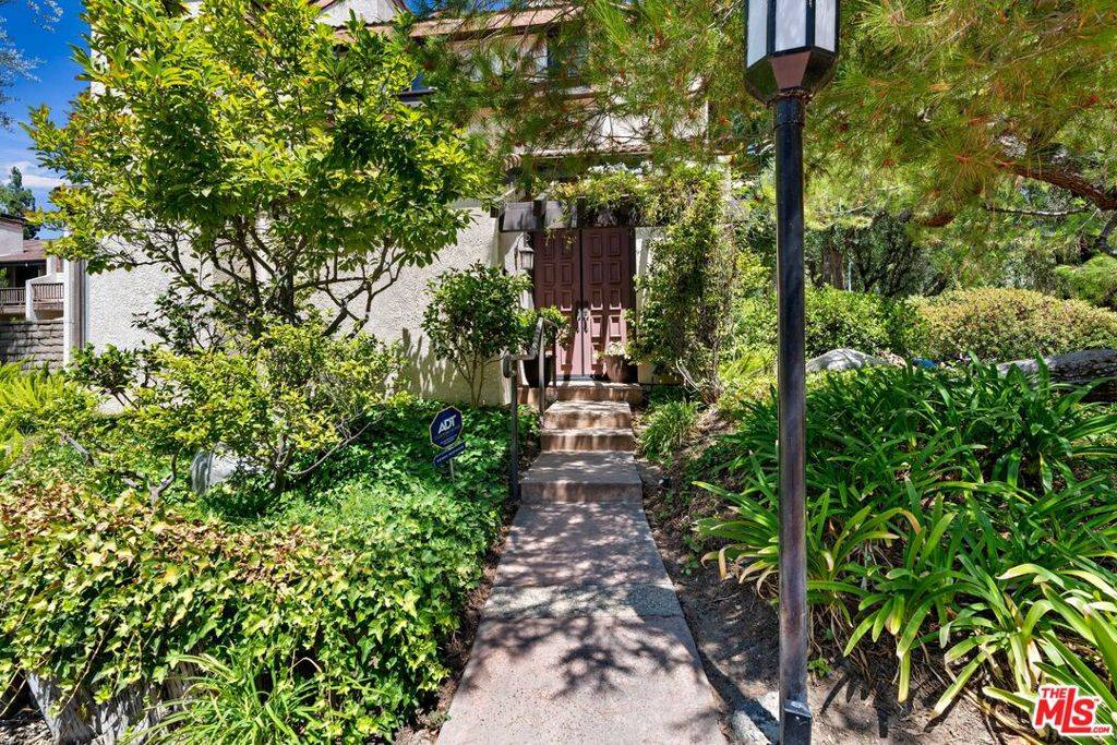 5757 Owensmouth AVE #15, Woodland Hills, CA 91367