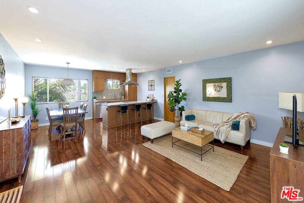 Santa Monica, CA 90405,2002 4th ST #302