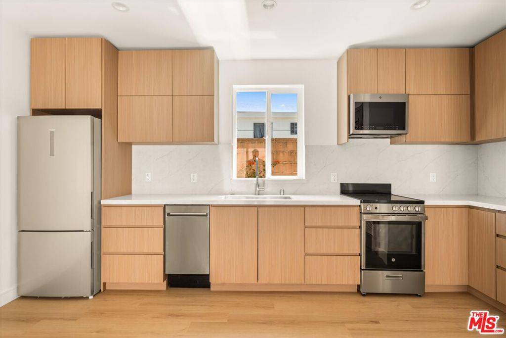 5912 1/2 Mammoth AVE, Sherman Oaks, CA 91401