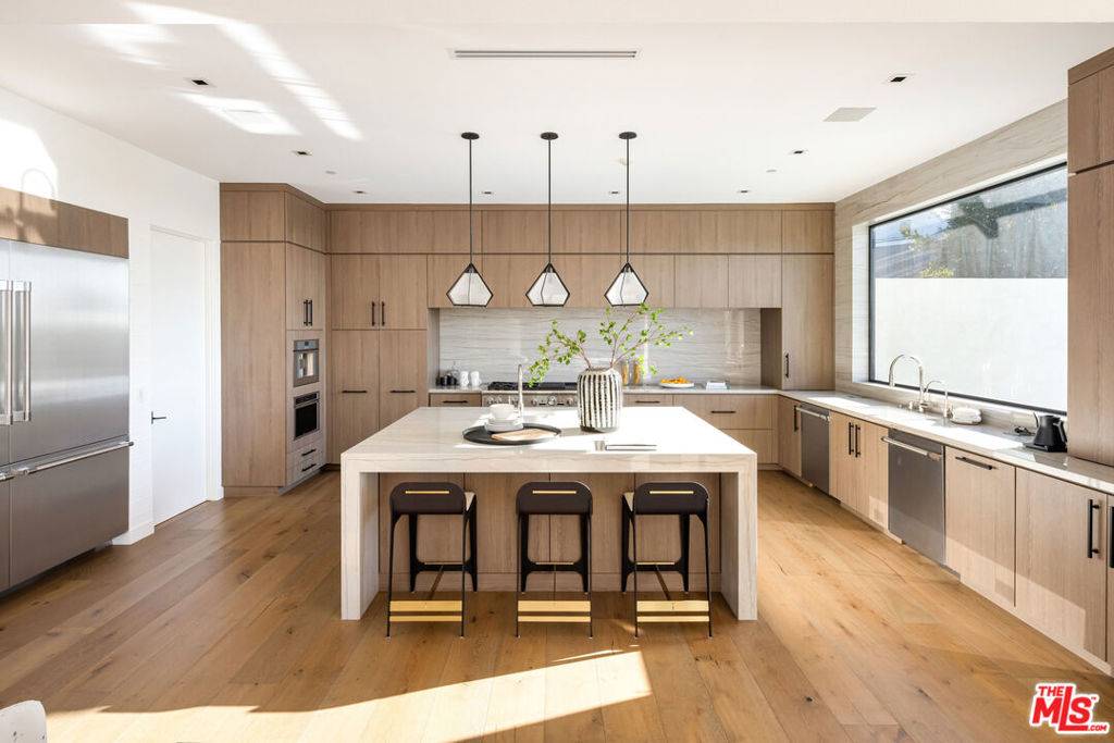 Los Angeles, CA 90049,816 Glenmere WAY