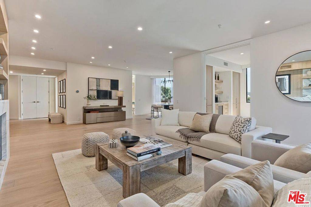 Beverly Hills, CA 90211,300 N Swall DR #308