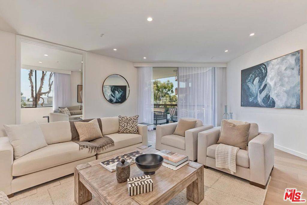 300 N Swall DR #308, Beverly Hills, CA 90211