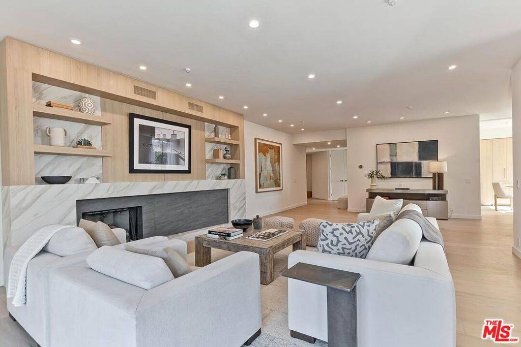 Beverly Hills, CA 90211,300 N Swall DR #308