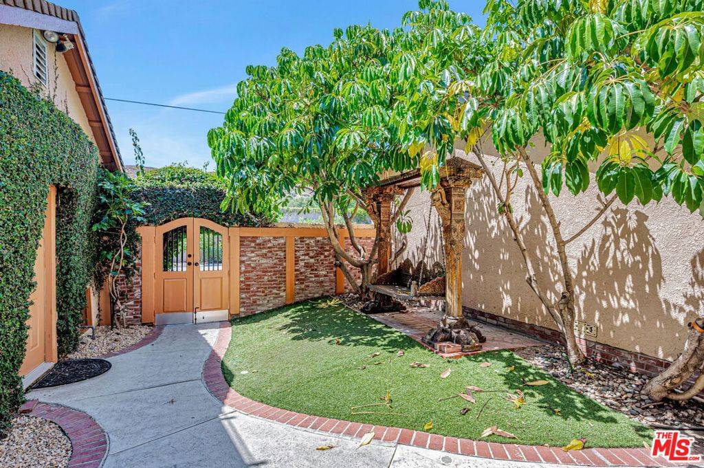 Agoura Hills, CA 91301,30757 Canwood ST