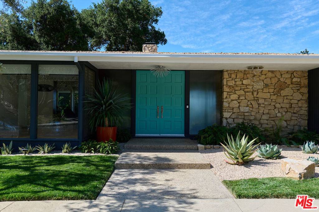 Encino, CA 91436,16045 Royal Mount DR