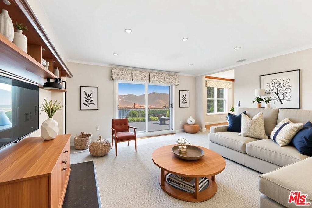2212 Stacy LN, Camarillo, CA 93012