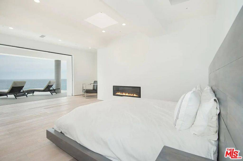 Malibu, CA 90265,24864 Malibu RD