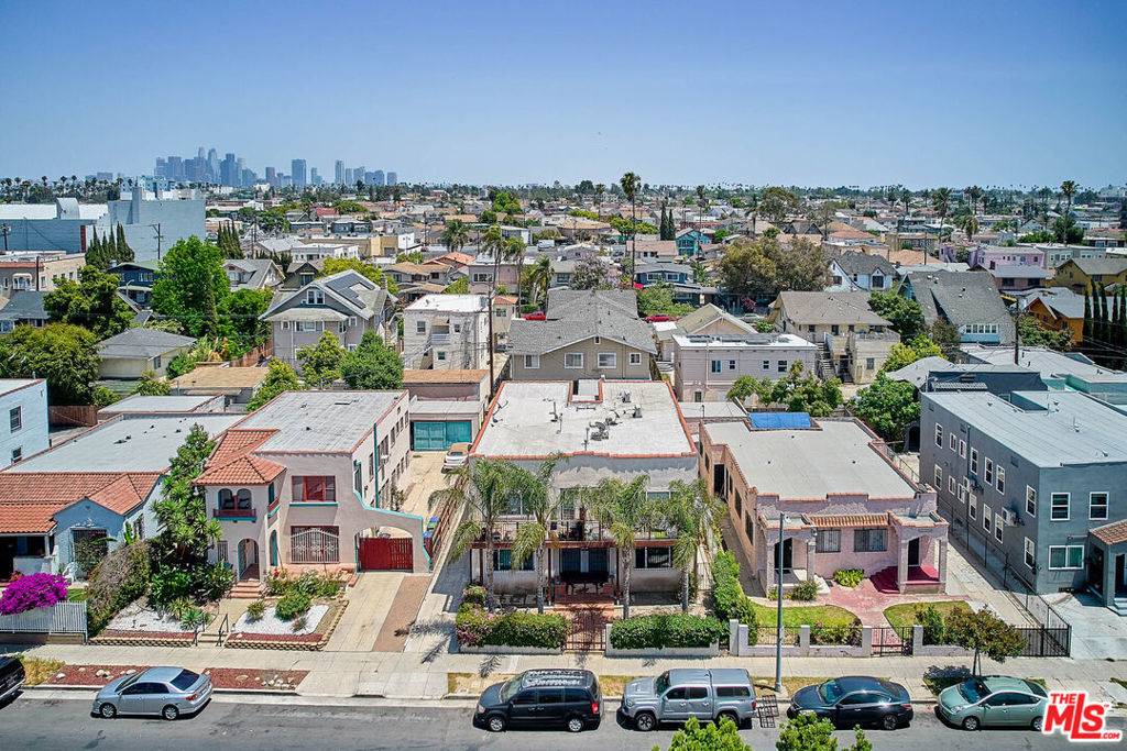 Los Angeles, CA 90019,1342 S Bronson AVE