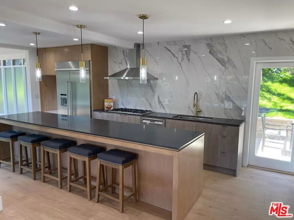 Los Angeles, CA 90077,15434 Mulholland DR
