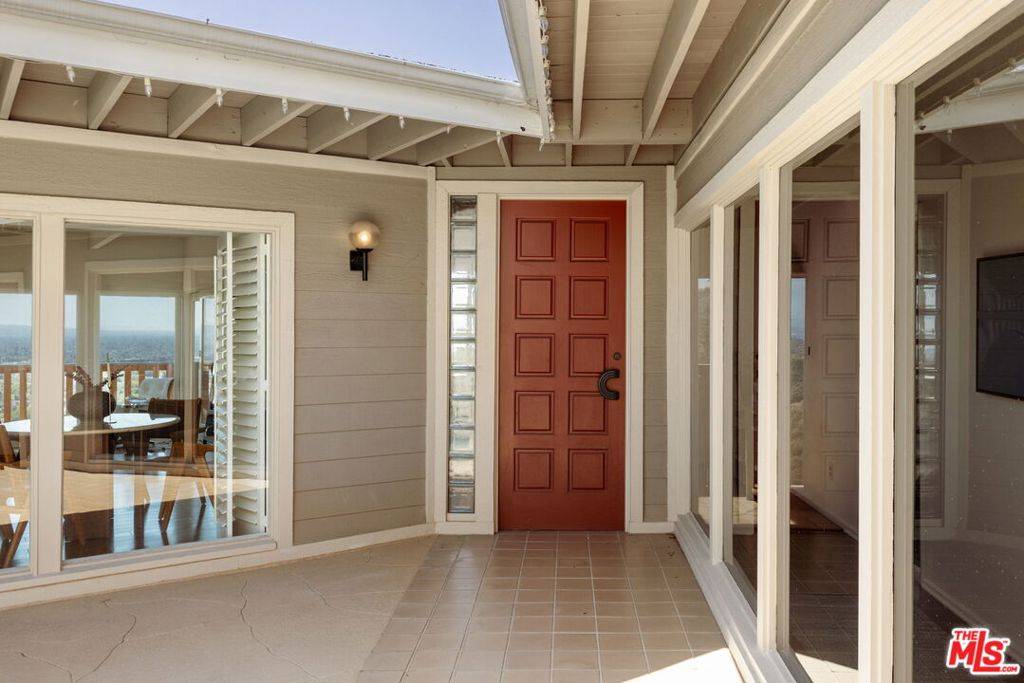 Burbank, CA 91501,921 La Rambla DR