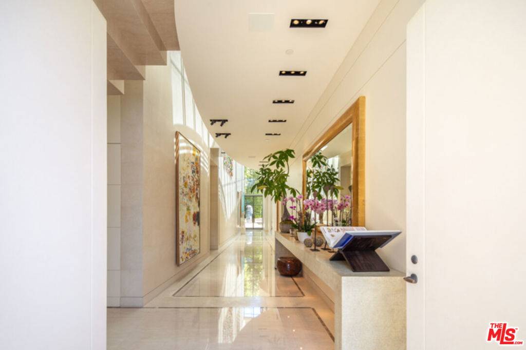 1148 Summit DR, Beverly Hills, CA 90210