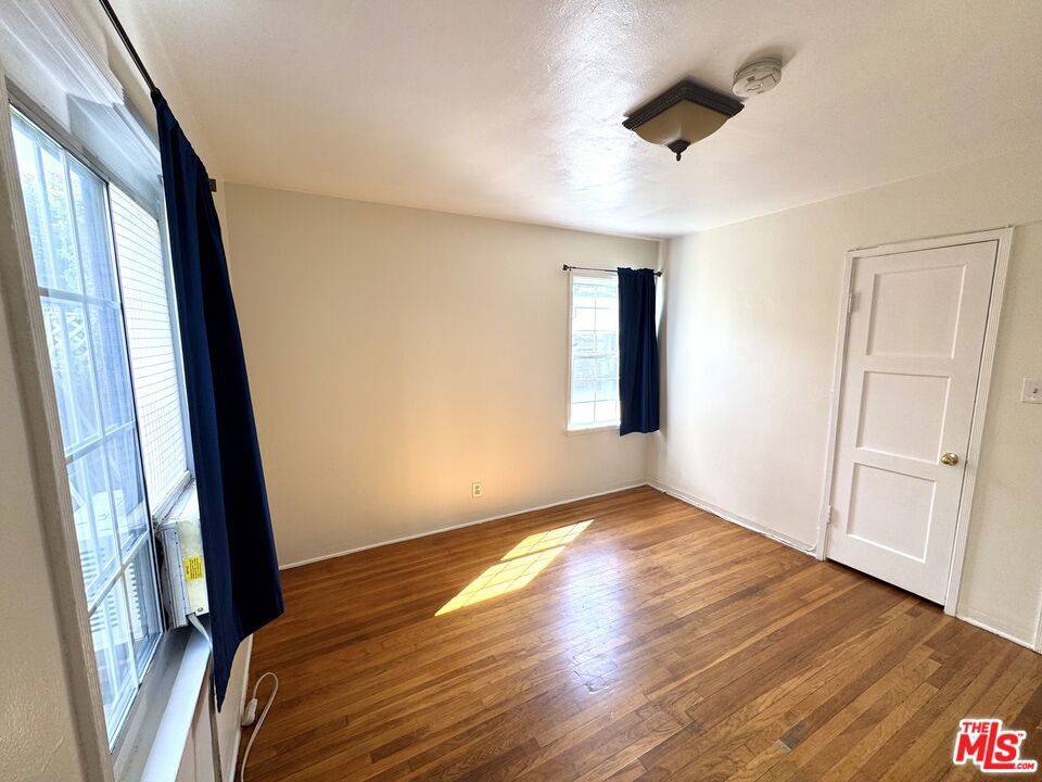 Valley Village, CA 91607,11928 Magnolia BLVD #1/4