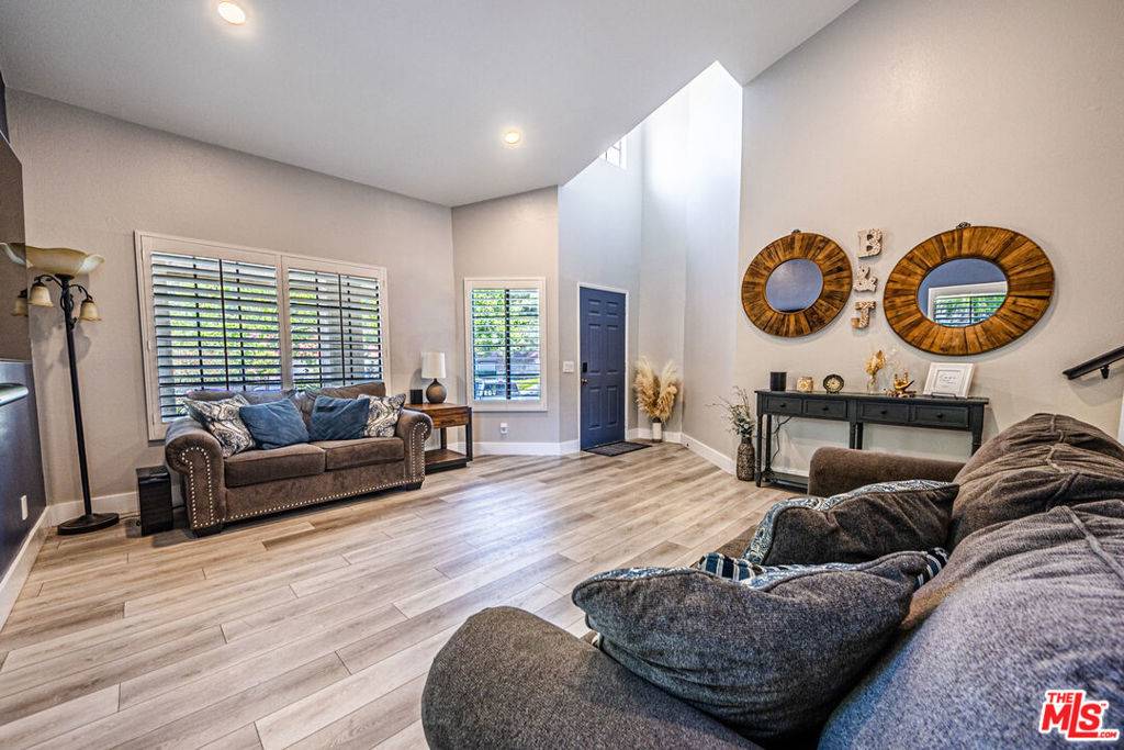 Newhall, CA 91321,20055 Avenue Of The Oaks #220