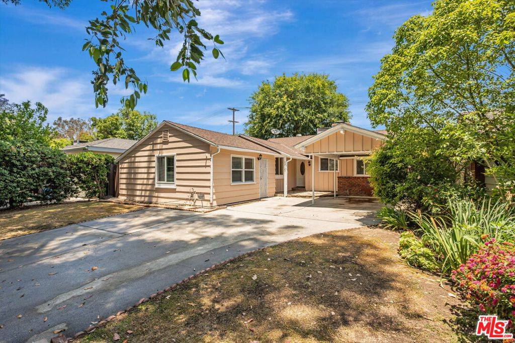 Woodland Hills, CA 91364,22125 Costanso ST