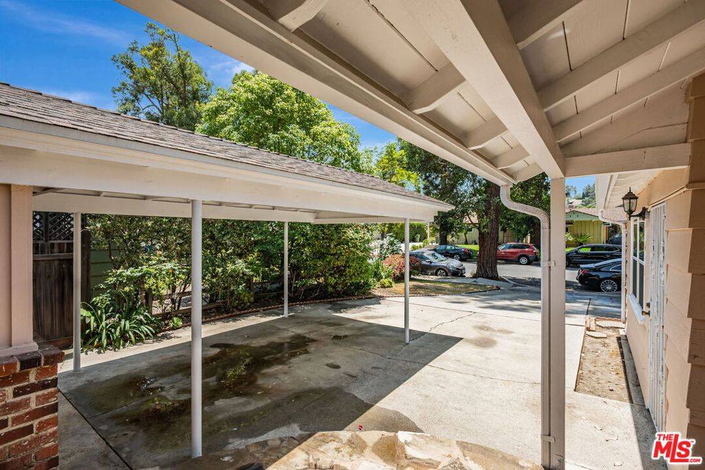 Woodland Hills, CA 91364,22125 Costanso ST