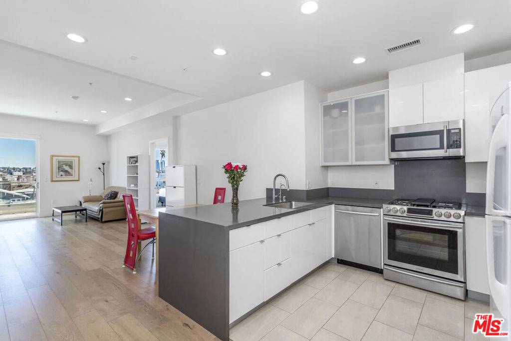105 S Mariposa AVE #507, Los Angeles, CA 90004