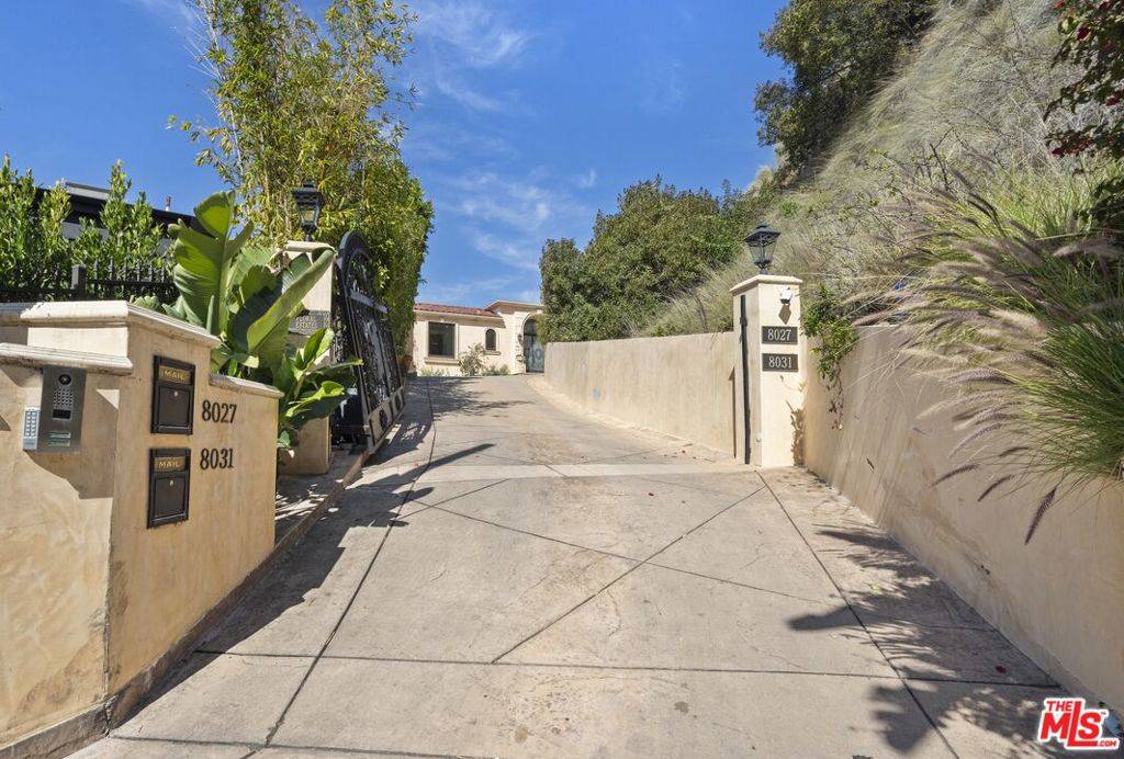 Los Angeles, CA 90046,8031 Floral AVE
