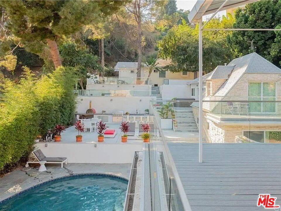 Los Angeles, CA 90027,2633 N Commonwealth AVE