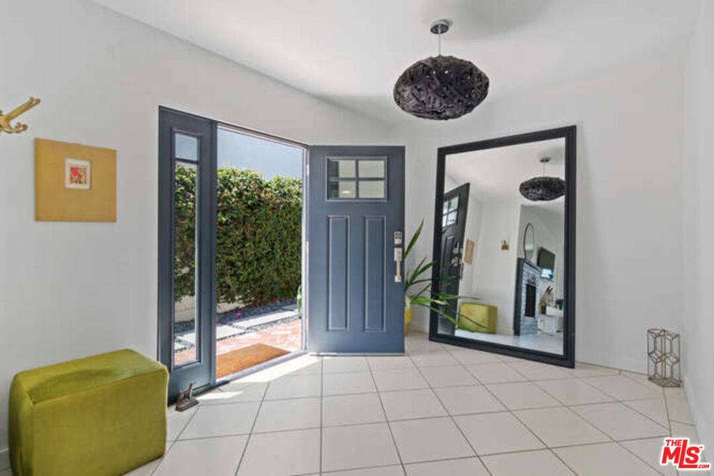 Long Beach, CA 90803,317 Bay Shore AVE #1