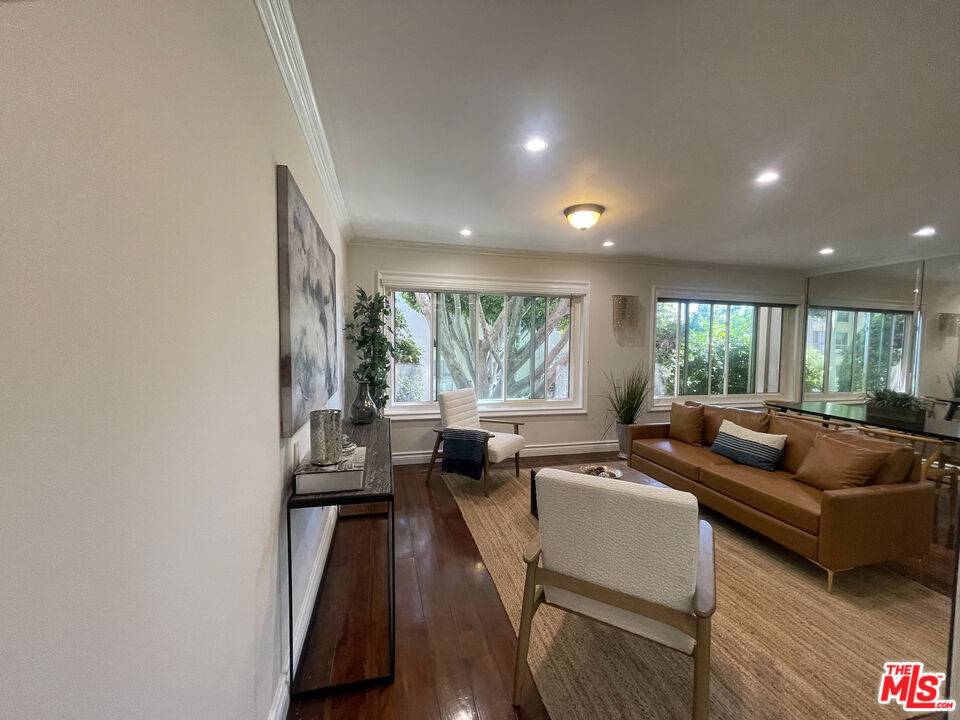 West Hollywood, CA 90069,1015 N Kings RD #115
