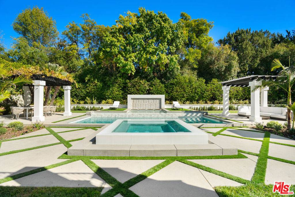 4608 Westchester DR, Woodland Hills, CA 91364