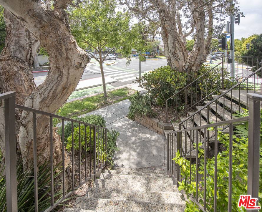 Santa Monica, CA 90404,1301 17th ST #102