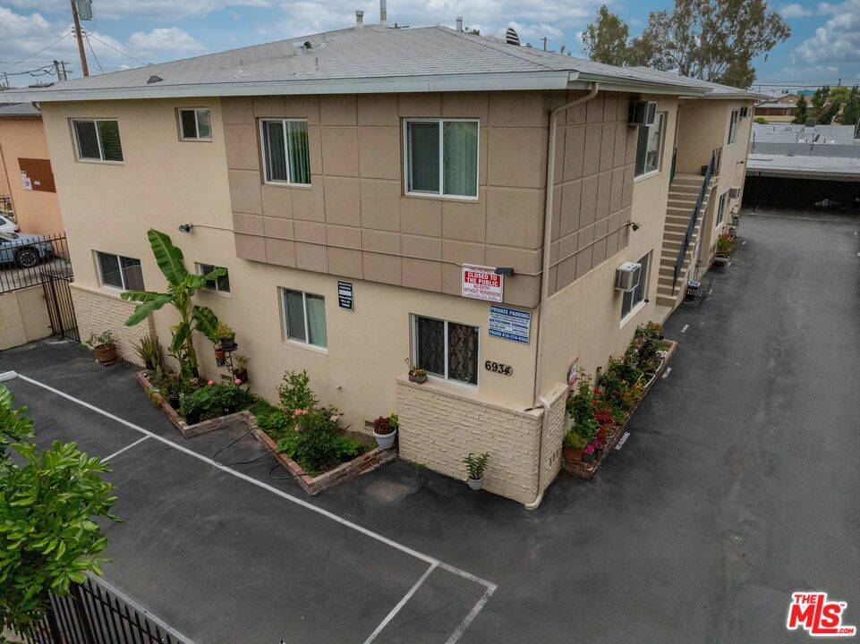 6934 Hinds AVE, North Hollywood, CA 91605