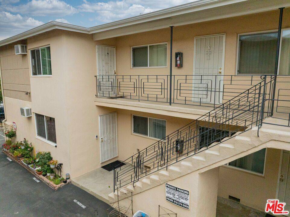 North Hollywood, CA 91605,6934 Hinds AVE