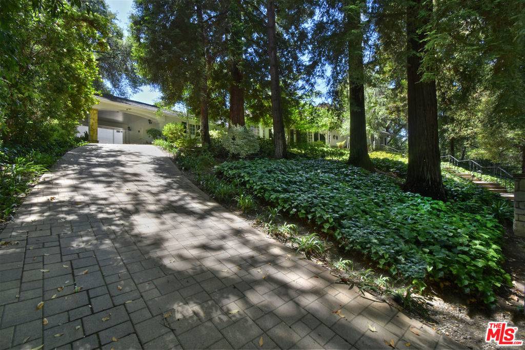 Encino, CA 91436,3935 Valley Meadow RD