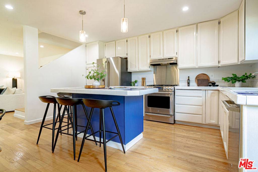 Santa Monica, CA 90405,2613 5th ST