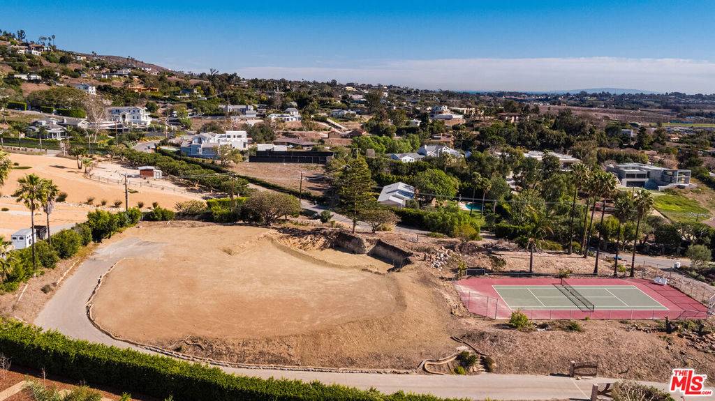 Malibu, CA 90265,5909 Philip AVE