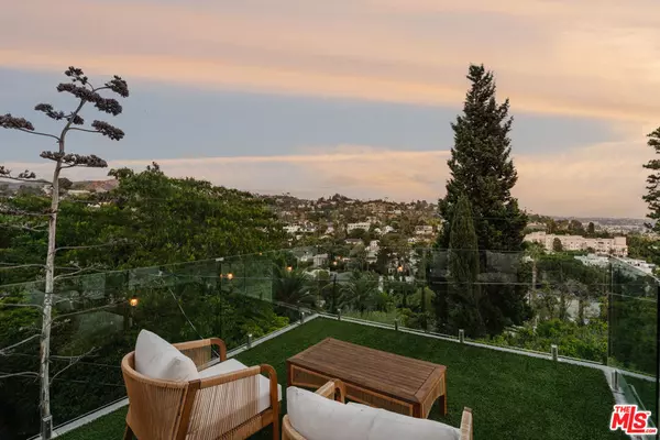 Los Angeles, CA 90068,2261 Vasanta WAY