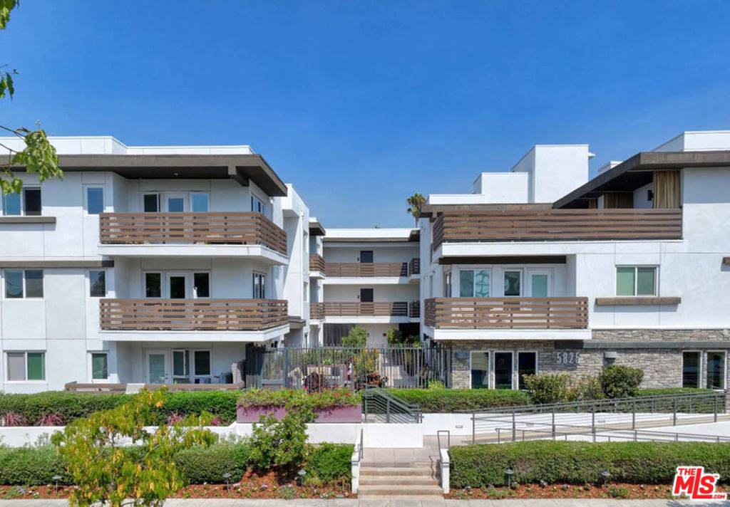 5825 Camerford #306, Los Angeles, CA 90038