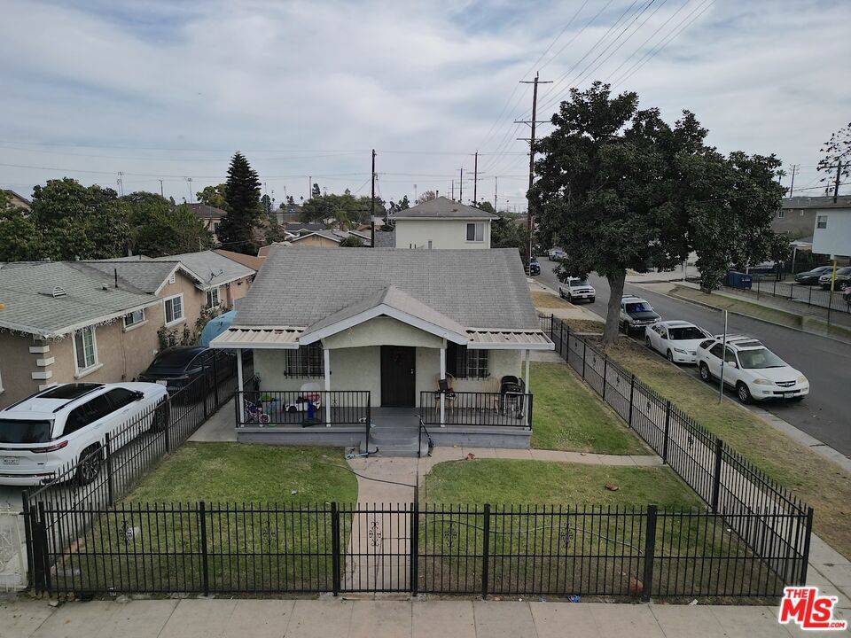 Los Angeles, CA 90044,8946 Baring Cross ST