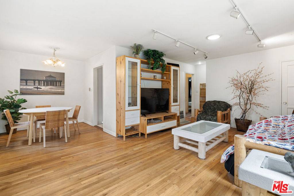 420 Venice WAY, Los Angeles, CA 90291