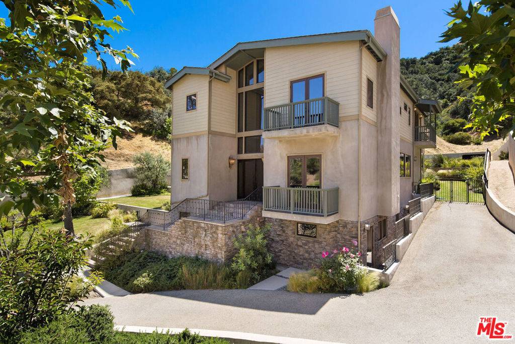 Brentwood, CA 90049,4099 Mandeville Canyon Rd