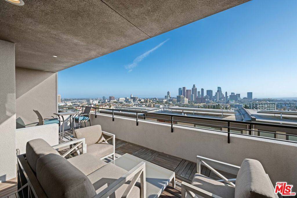 Los Angeles, CA 90012,1049 N Joels PL