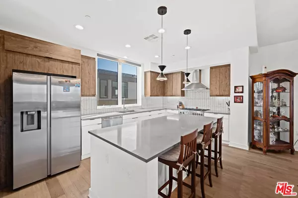1049 N Joels PL, Los Angeles, CA 90012