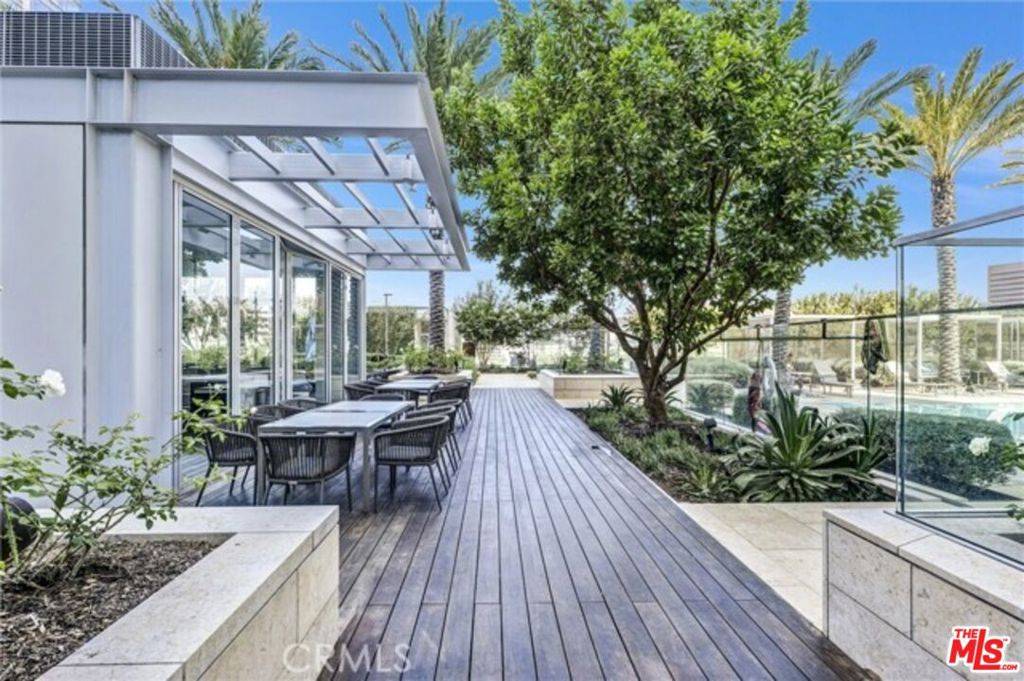 Los Angeles, CA 90017,877 Francisco ST #2108