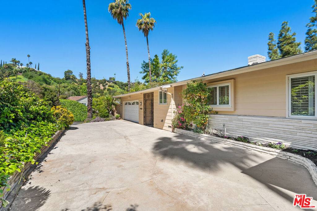 Encino, CA 91316,4450 Coronet DR