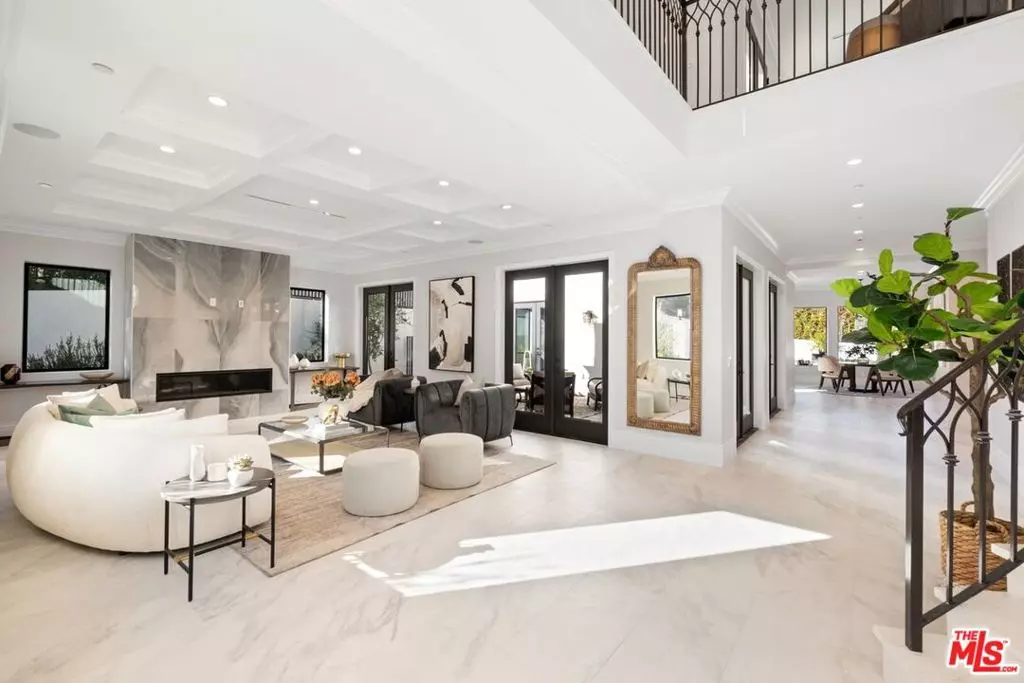 Tarzana, CA 91356,4351 Vanalden AVE