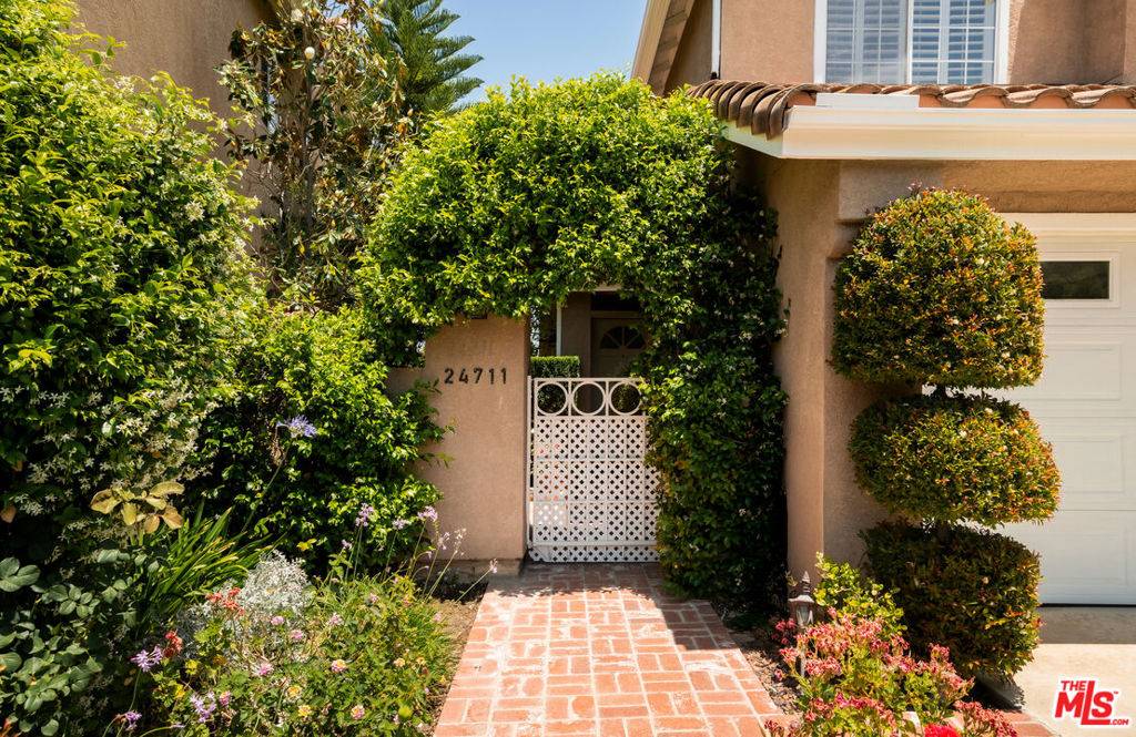 Calabasas, CA 91302,24711 Via Madera