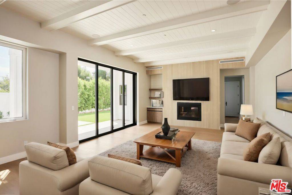 Encino, CA 91436,5056 Haskell AVE