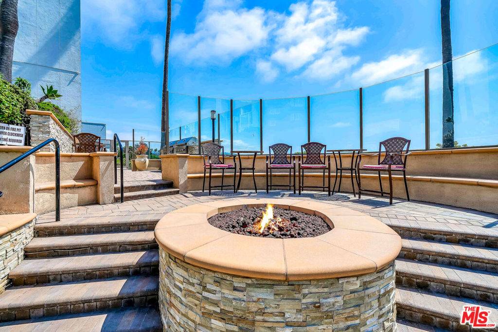 Redondo Beach, CA 90277,620 The #215