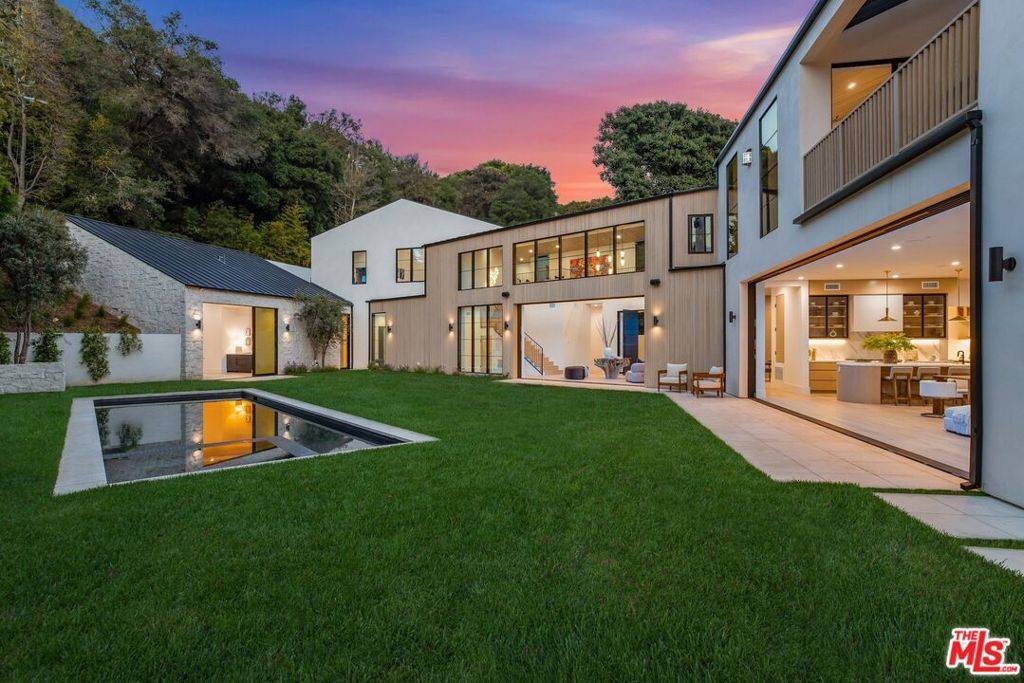 1749 Mandeville LN, Los Angeles, CA 90049