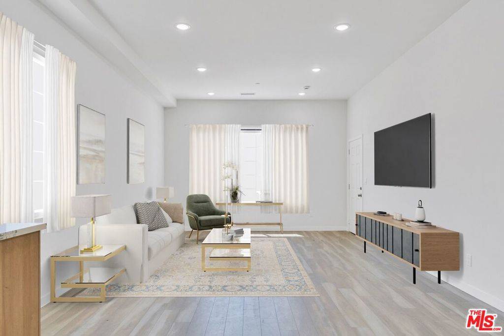 North Hollywood, CA 91601,5622 Willowcrest AVE