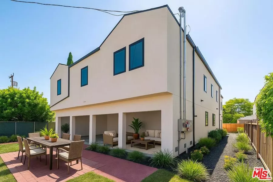 5622 Willowcrest AVE, North Hollywood, CA 91601