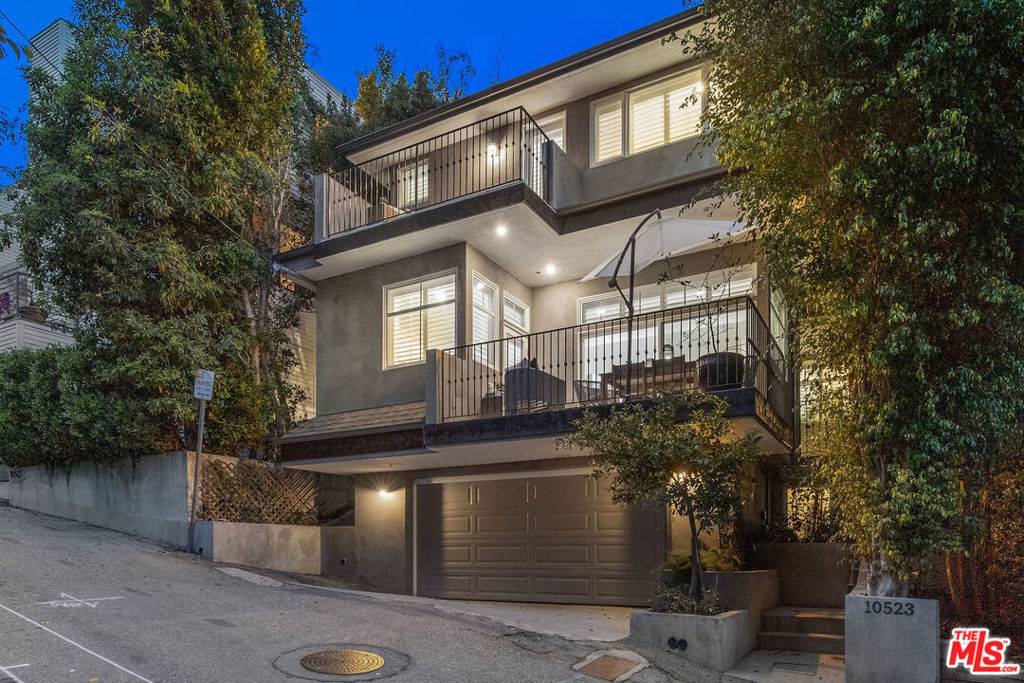 10523 Selkirk LN, Los Angeles, CA 90077